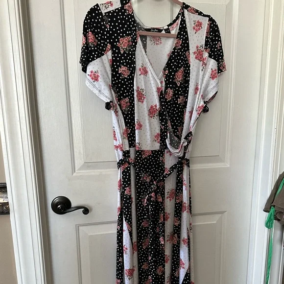 Maxi Floral Dots Black And White Qvc Maxi Du Jour Xlp | Color: Black/White | Size: Xlp | Loxichum's Closet Maxi Floral Dots Black And White Qvc Maxi Du Jour Xlp | Color: Black/White | Size: Xlp | Loxichum's Closet